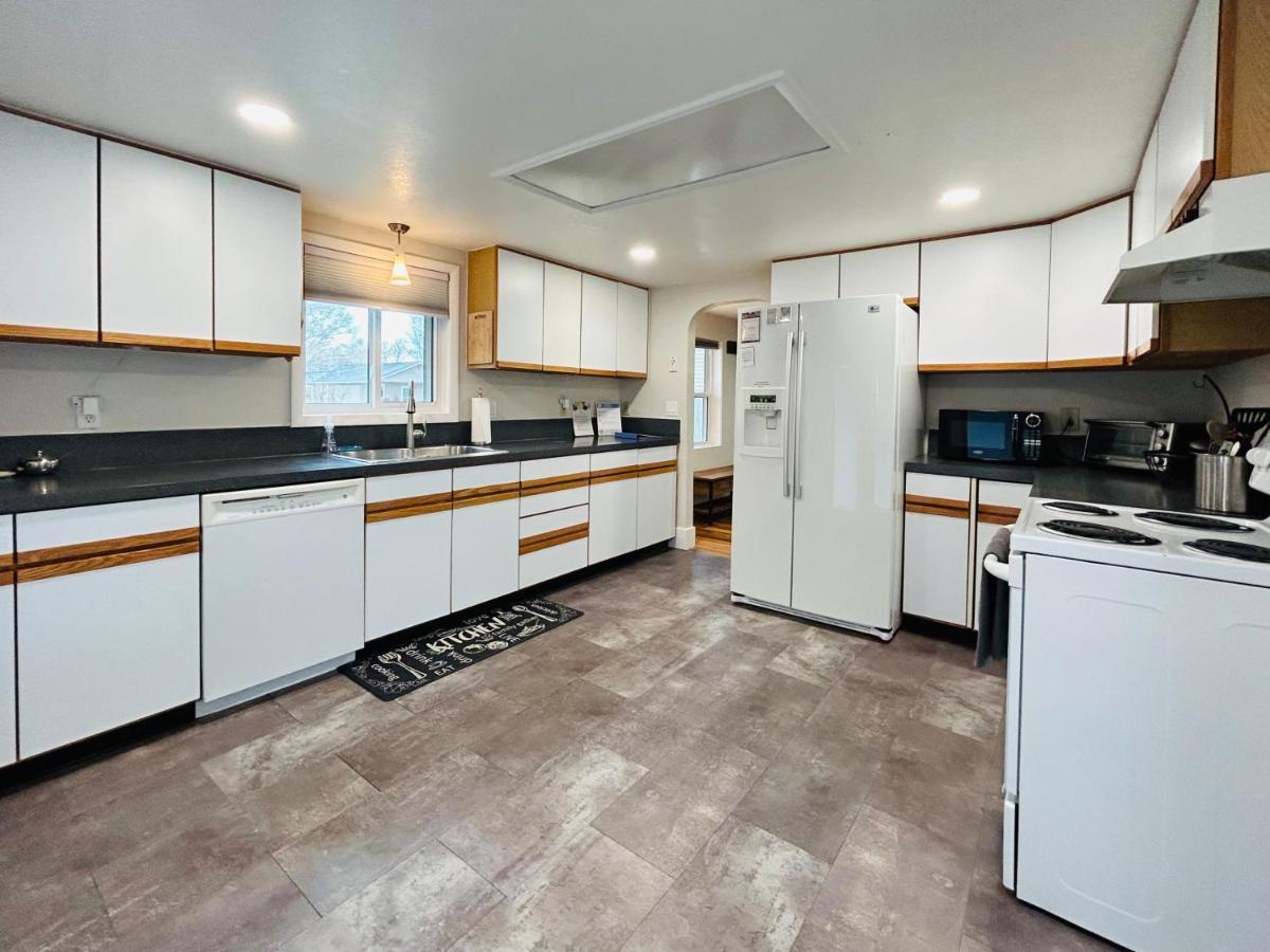 Little Blue Bungalow On Boise'S Bench, Pet Friendly, Fully Fenced Yard With Doggie Door! 2 Miles From Bsu, 5 Minutes From Downtown Boise, Desk And Workstation For Remote Workers, 2 Tv'S Large Walk-In Closet, Good For Mid-Term Stays Eksteriør bilde